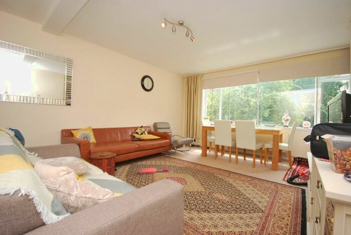 3 Bedroom Flat To Rent In Thurlow Park Road Dulwich, SE21