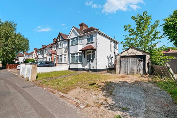 3 Bedroom Semi Detached House For Sale In Waltham Avenue, Hayes, UB3
