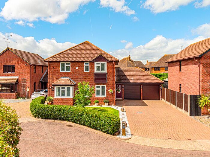 4 Bedroom Detached House For Sale In Sonning Way, Southend-On-Sea, SS3