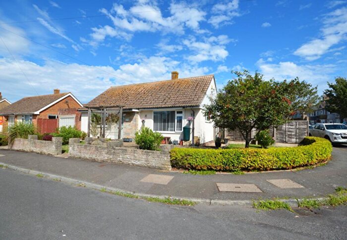2 Bedroom Detached Bungalow For Sale In Firs Close, Folkestone, CT19