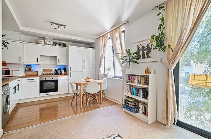 1 Bedroom Flat For Sale In Escomb Court, Godstone Road, Whyteleafe, CR3