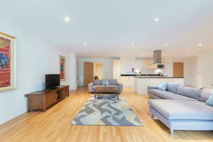 2 Bedroom Apartment To Rent In Trinity Tower, Lanterns Court, Canary Wharf, E14
