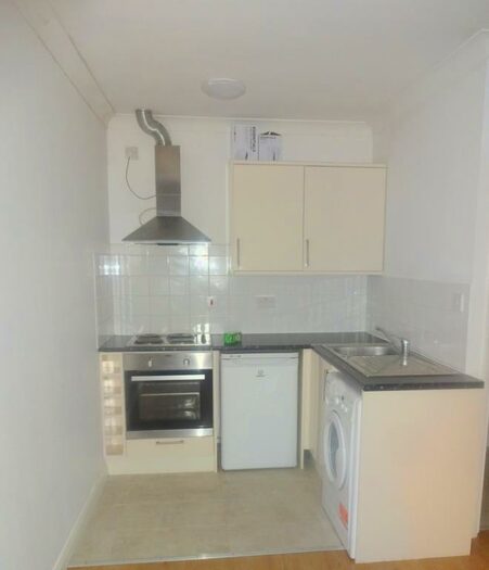Studio To Rent In High Street, Wealdstone, Middlesex, HA3