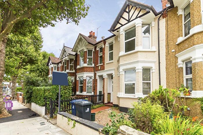 3 Bedroom Terraced House To Rent In Manor Road, London, W13