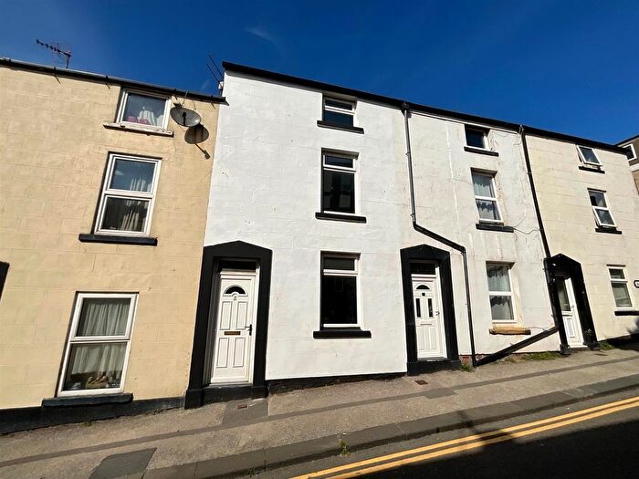 4 Bedroom Terraced House For Sale In Albert Street, Scarborough, YO12