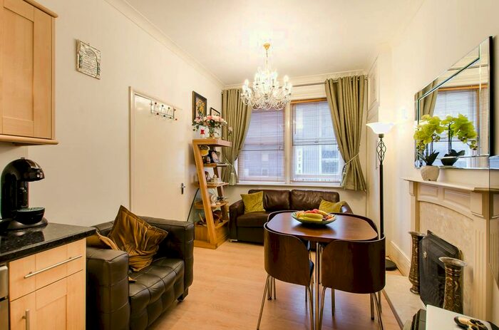 1 Bedroom Flat To Rent In Vauxhall Bridge Road, Westminster, London SW1V