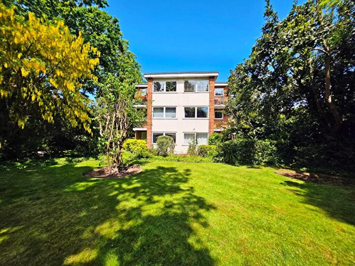 2 Bedroom Flat For Sale In Queens Court, Richmond Park Road, Bournemouth, BH8