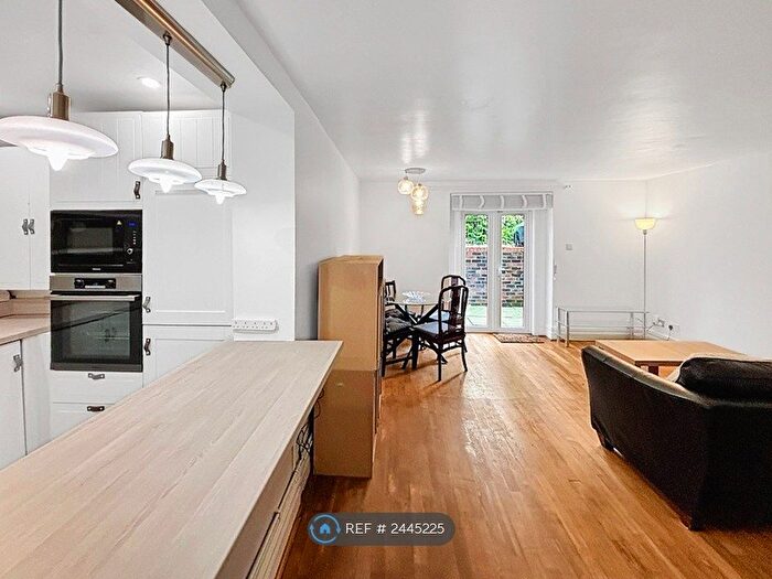 2 Bedroom Flat To Rent In Ivanhoe Road, Aigburth, Liverpool, L17