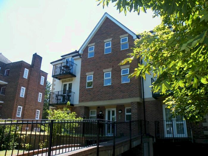 1 Bedroom Flat To Rent In Park Road, Beckenham, Kent, BR3