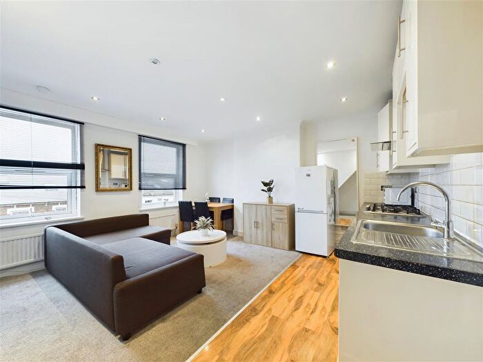 2 Bedroom Flat To Rent In Gloucester Road, Acton, London, W3