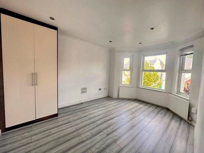 2 Bedroom Flat To Rent In Coldershaw Road, London, W13