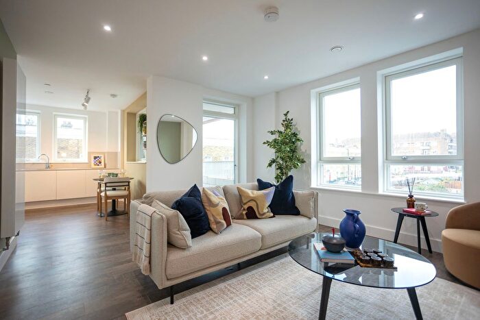 1 Bedroom Flat For Sale In Commercial Way, London, SE15