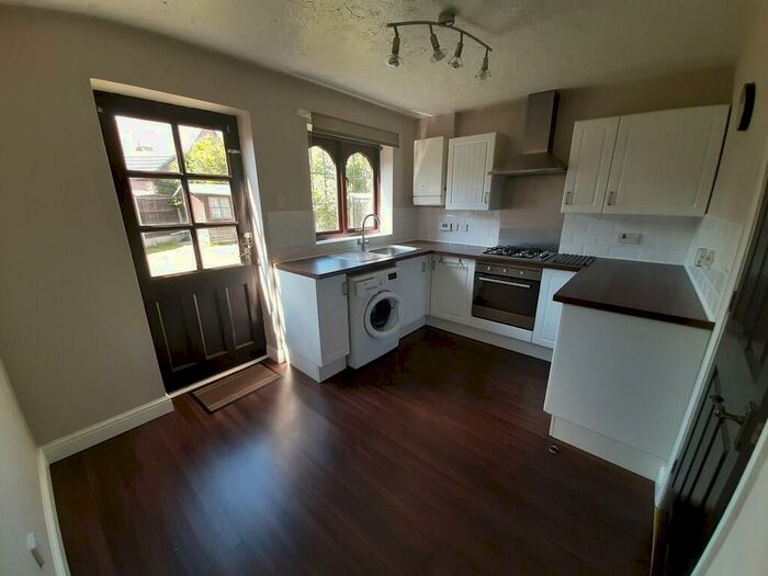 2 Bedroom Semi-Detached House To Rent In Edencroft Drive, Edenthorpe, DN3