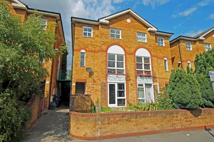 1 Bedroom Flat To Rent In East Road, Kingston Upon Thames, KT2