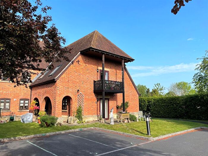 2 Bedroom Flat For Sale In Motcombe, Shaftesbury, SP7