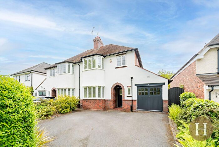 3 Bedroom Semi-Detached House For Sale In Fellows Lane, Birmingham, B17