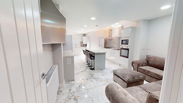 5 Bedroom House To Rent In Heeley Road, Selly Oak, B29