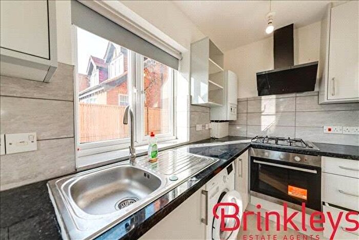 2 Bedroom Apartment To Rent In The Croft, New Malden, London, KT3