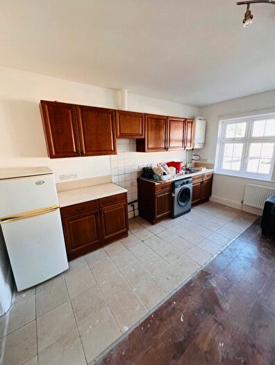 2 Bedroom Flat To Rent In High Street, Kent, BR7