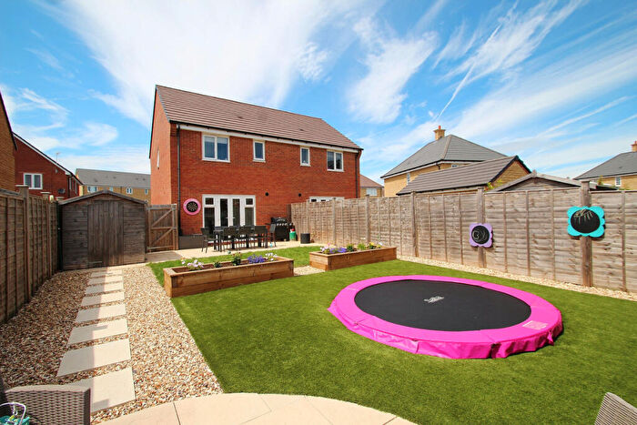 3 Bedroom Semi-Detached House For Sale In Millis Road, Brize Meadow, OX18