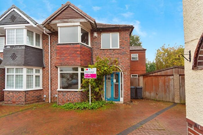 4 Bedroom Semi-Detached House For Sale In Hilton Avenue, Birmingham, B28