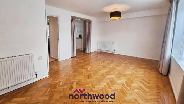 2 Bedroom Flat To Rent In St Matthews Close, Newtown, Exeter, EX1