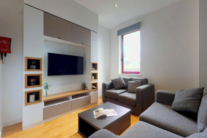 2 Bedroom Flat To Rent In Wade Lane, Leeds, LS2