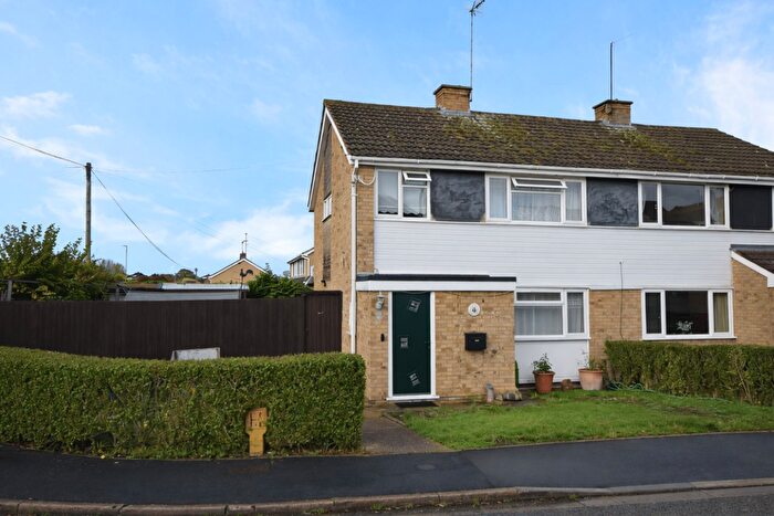 3 Bedroom Semi-Detached House For Sale In Woburn Court, Rushden, NN10