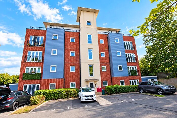 2 Bedroom Flat For Sale In Alexander Square, Eastleigh, SO50