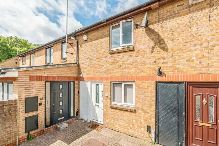 2 Bedroom House To Rent In Vinegar Street, Wapping, E1W