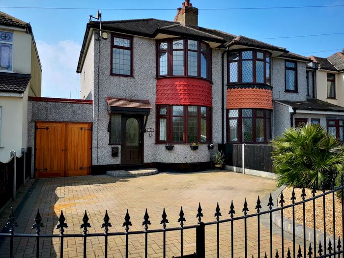 3 Bedroom Semi-Detached House To Rent In Wennington Road, Rainham, RM13