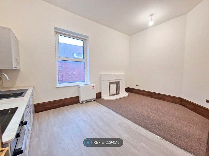 2 Bedroom Flat To Rent In City Road, Birmingham, B16