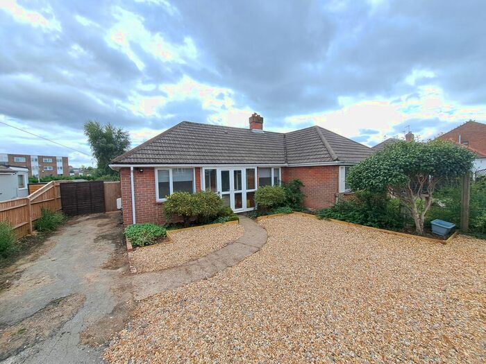 3 Bedroom Semi-Detached Bungalow To Rent In Kathleen Road, Southampton, SO19