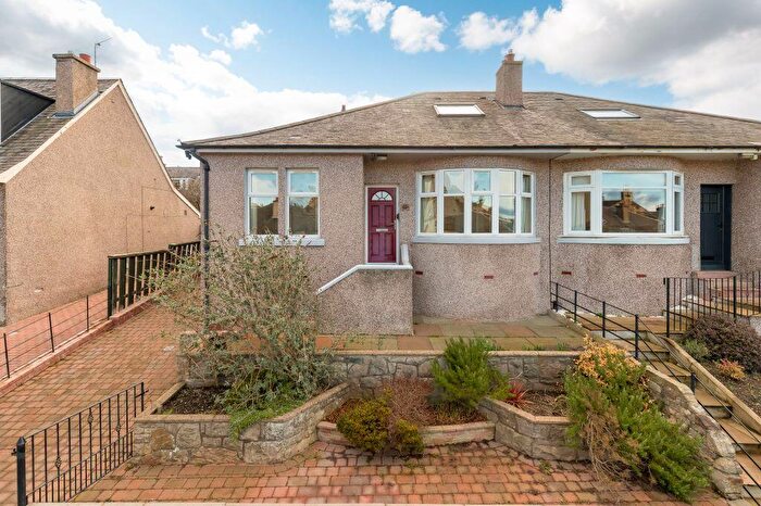 3 Bedroom Semi-Detached Bungalow For Sale In Cowan Road, Edinburgh, EH11