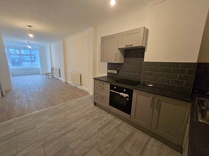 2 Bedroom Flat To Rent In Central Hill, London, SE19