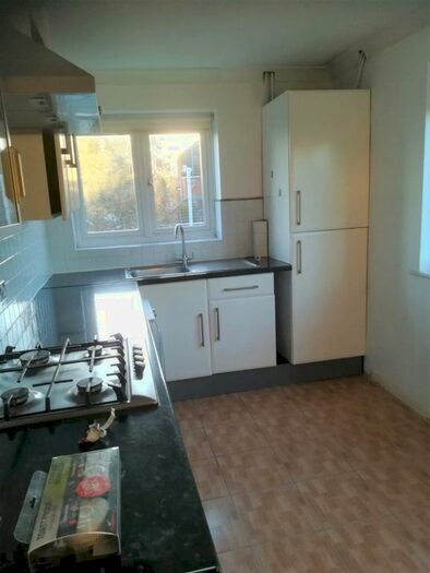 2 Bedroom Flat To Rent In Manor Gardens, Ruislip, HA4