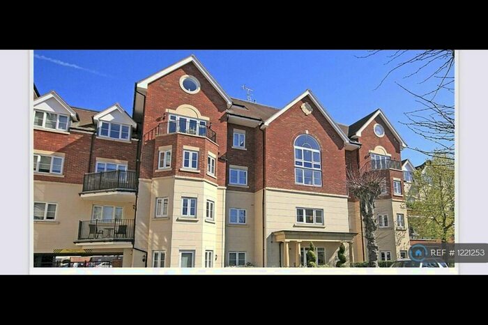 2 Bedroom Flat To Rent In Rosemount Point, West Byfleet, KT14