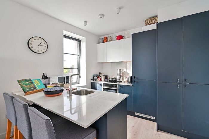 1 Bedroom Flat To Rent In Wates Yard, Streatham Park, London, SW16