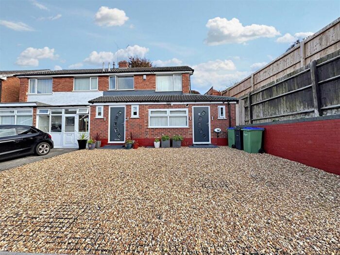 3 Bedroom Semi-Detached House For Sale In Jill Avenue, Great Barr, Birmingham, B43