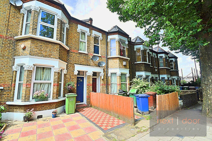 2 Bedroom Apartment To Rent In Albany Road, Walworth, SE5