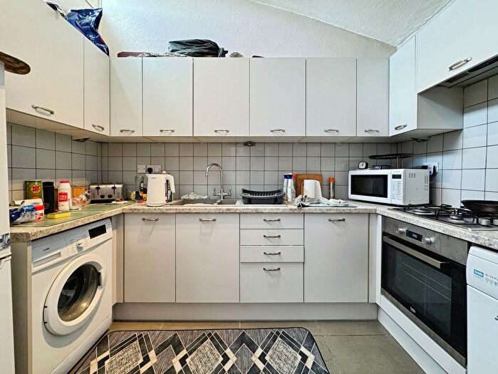 1 Bedroom Flat For Sale In Burnt Oak Broadway, Edgware, HA8