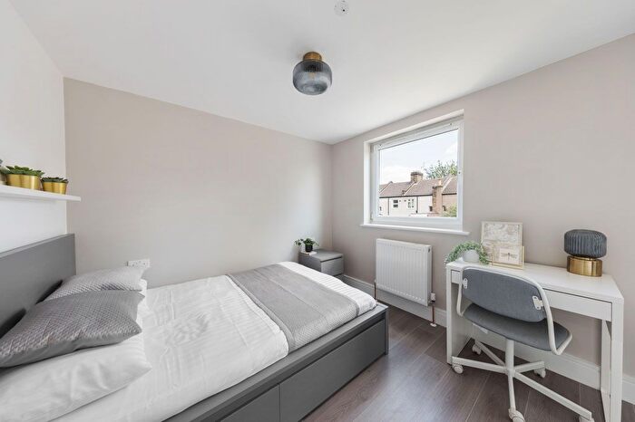 1 Bedroom Property To Rent In Flint Close, London, E15