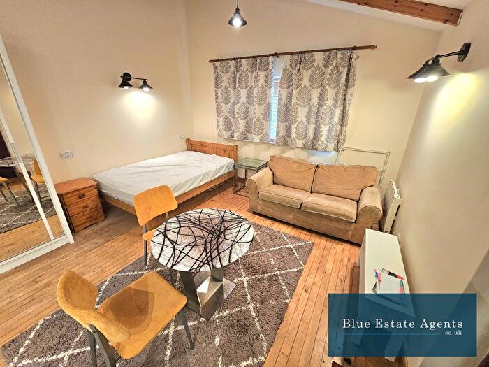 Studio To Rent In Thornbury Road, Isleworth, TW7