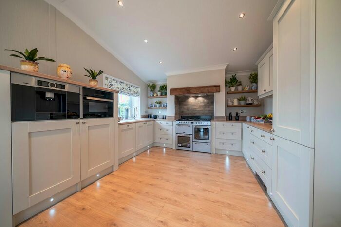 2 Bedroom Mobile/park Home For Sale In Park View, Yarwell Mill Country Park, PE8