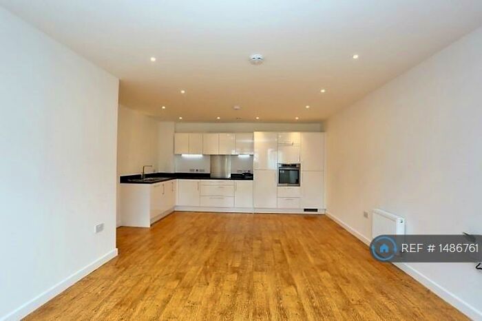 2 Bedroom Flat To Rent In High Road Leyton, London, E10