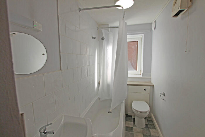 1 Bedroom Flat To Rent In Castle Street, Ryde, PO33