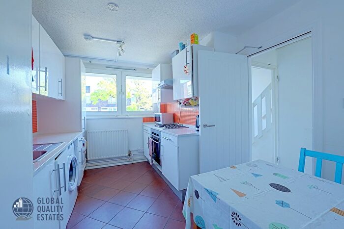 3 Bedroom Flat To Rent In Oakley Street, London, NW1