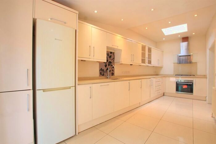 3 Bedroom End Of Terrace House To Rent In Windmill Road, Slough, SL1