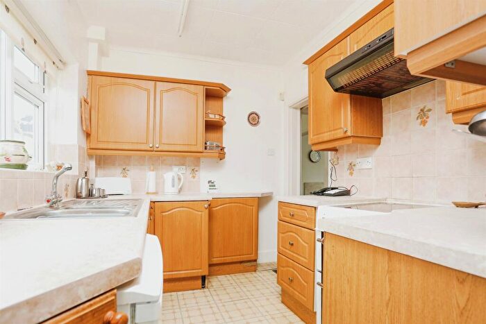 3 Bedroom Semi-Detached House For Sale In Woodnewton Drive, Leicester, LE5