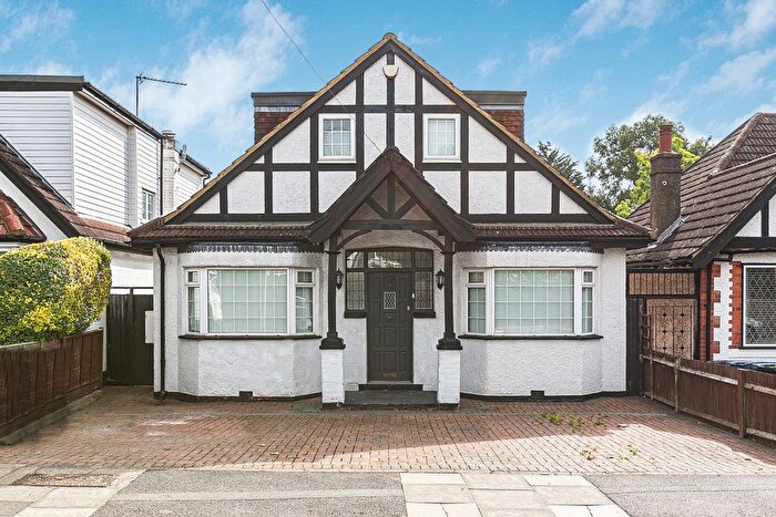 3 Bedroom Detached House For Sale In Myddelton Park, Whetstone, N20